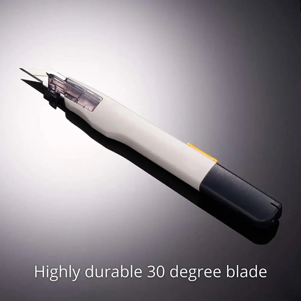 Utility Knife With Retractable Blade